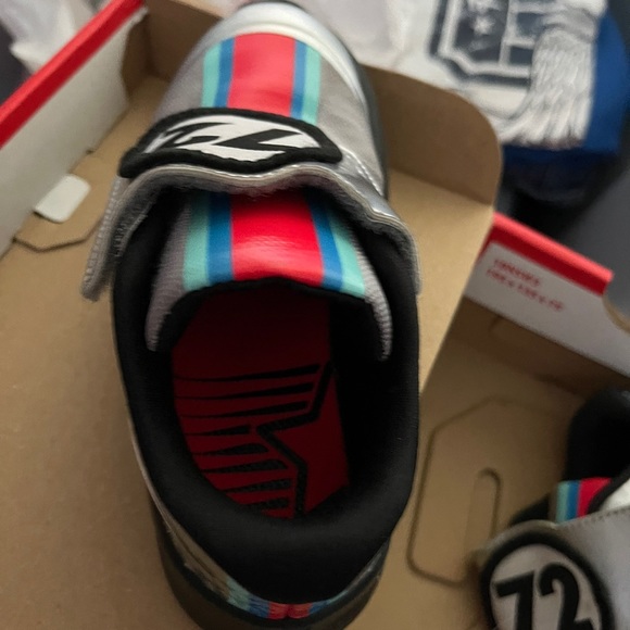 Nike shoes - Picture 3 of 4